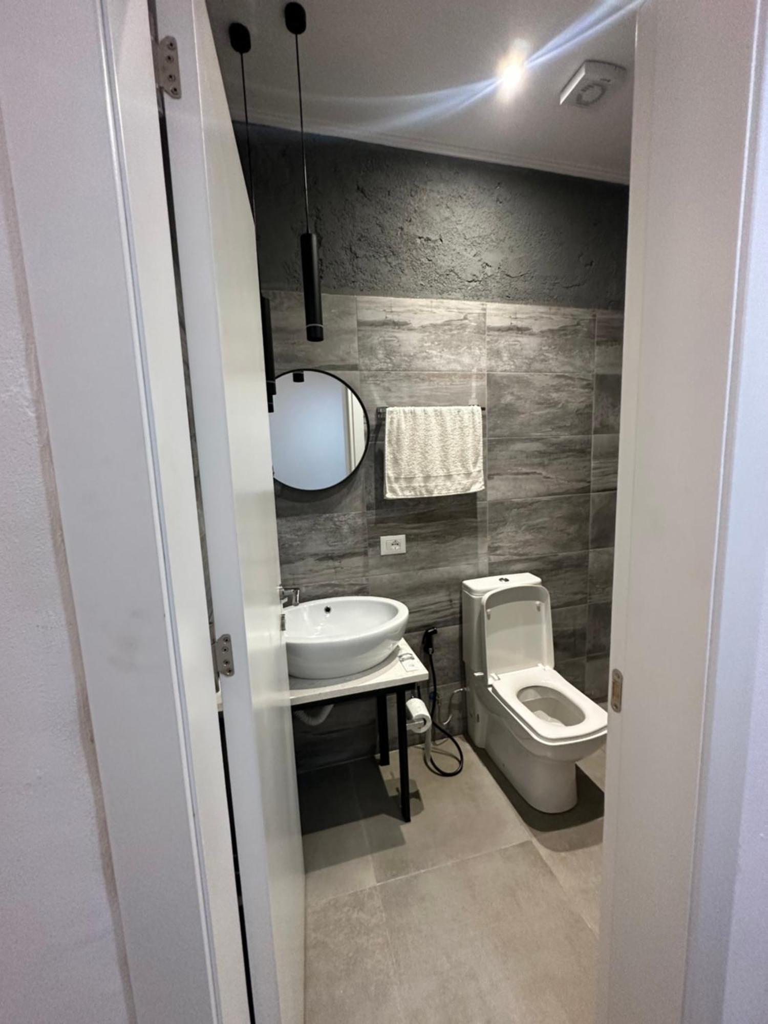 Central Comfort Suites Тирана Экстерьер фото