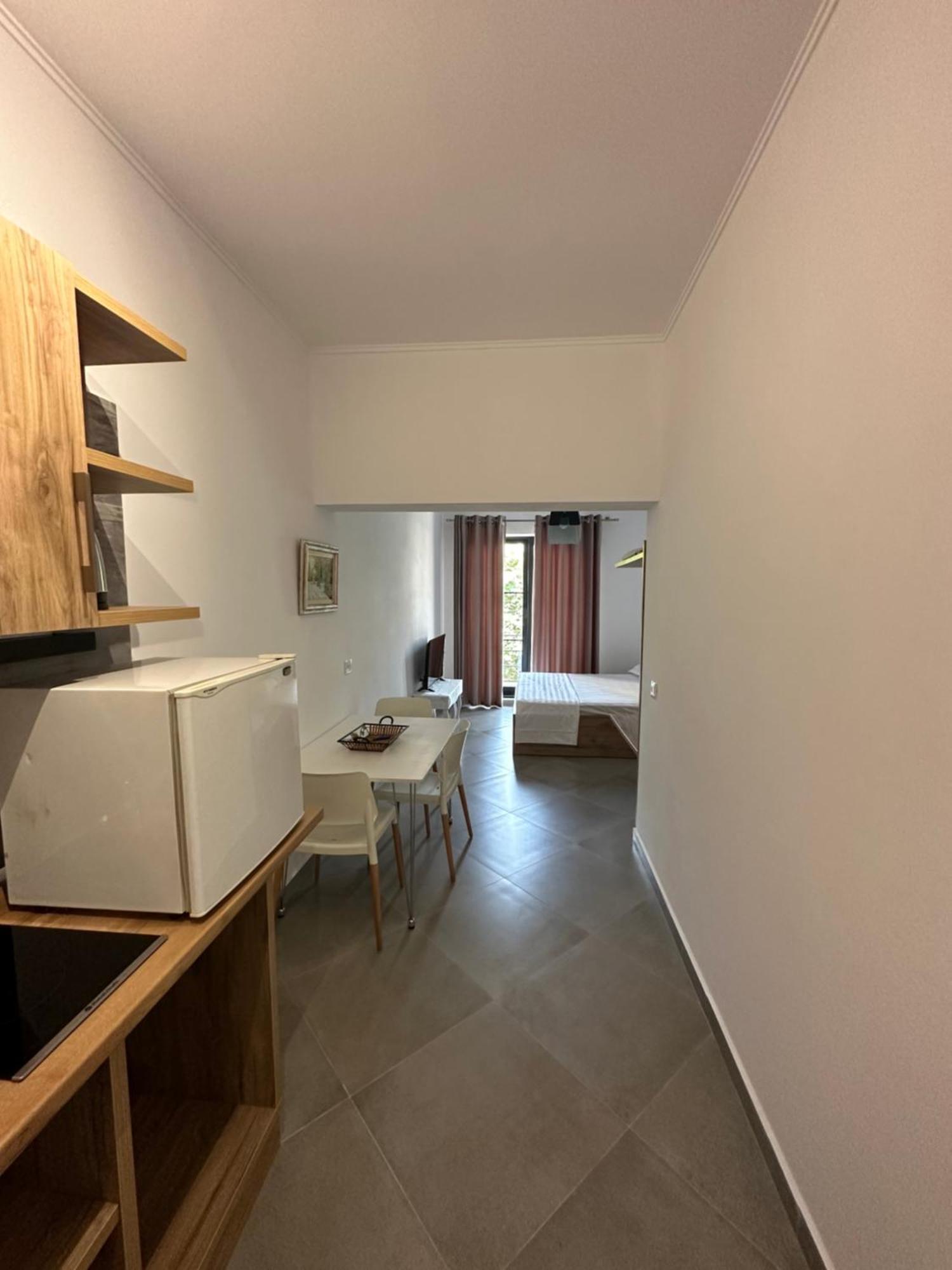 Central Comfort Suites Тирана Экстерьер фото