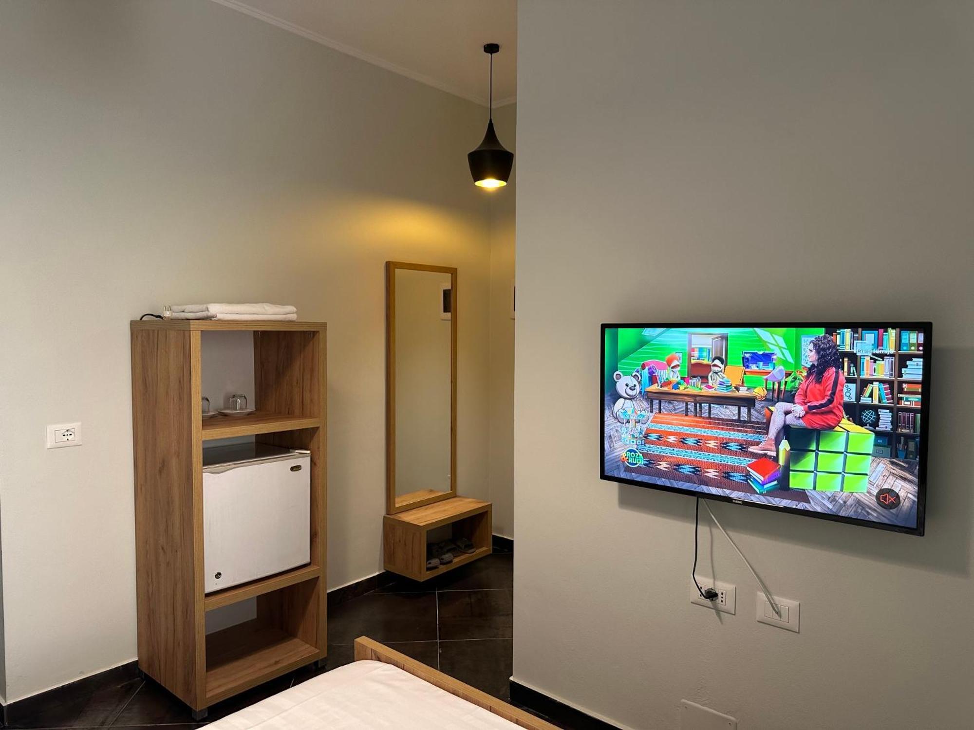 Central Comfort Suites Тирана Экстерьер фото