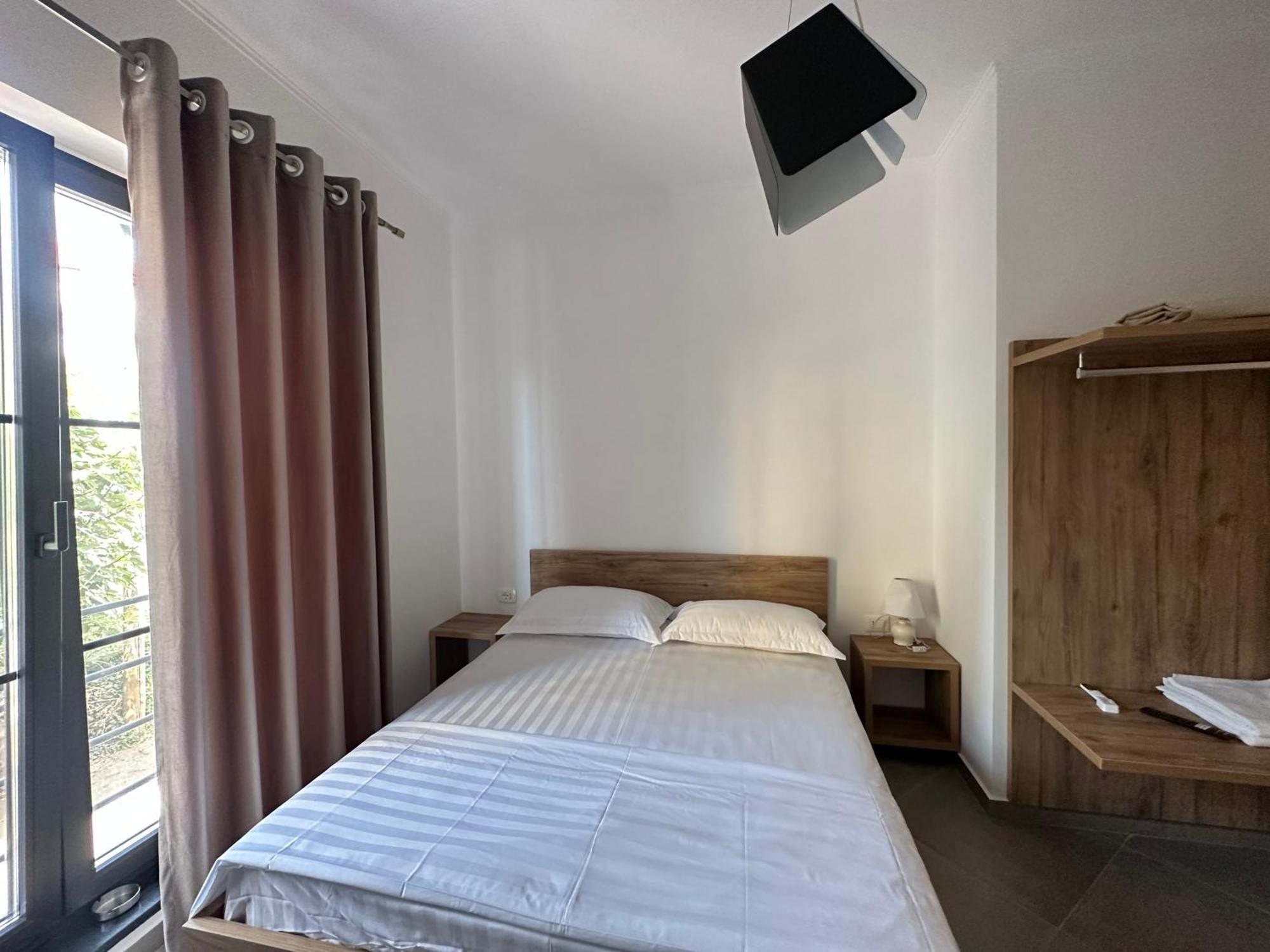 Central Comfort Suites Тирана Экстерьер фото