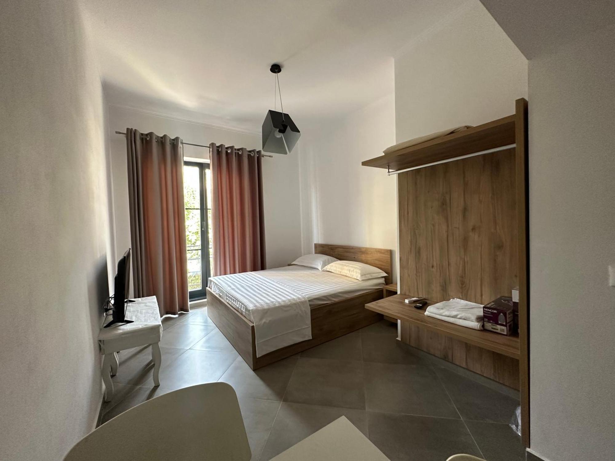 Central Comfort Suites Тирана Экстерьер фото