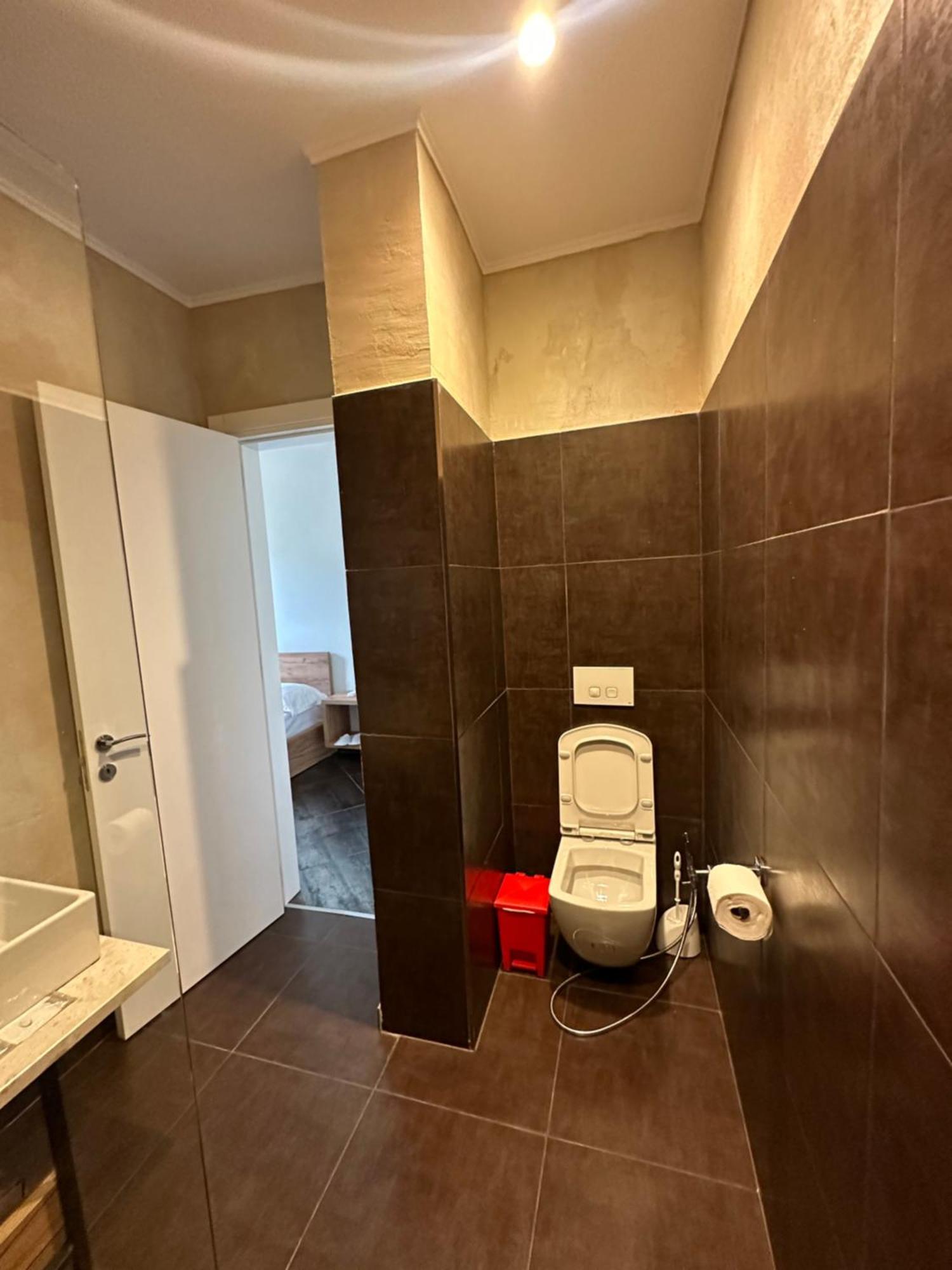 Central Comfort Suites Тирана Экстерьер фото