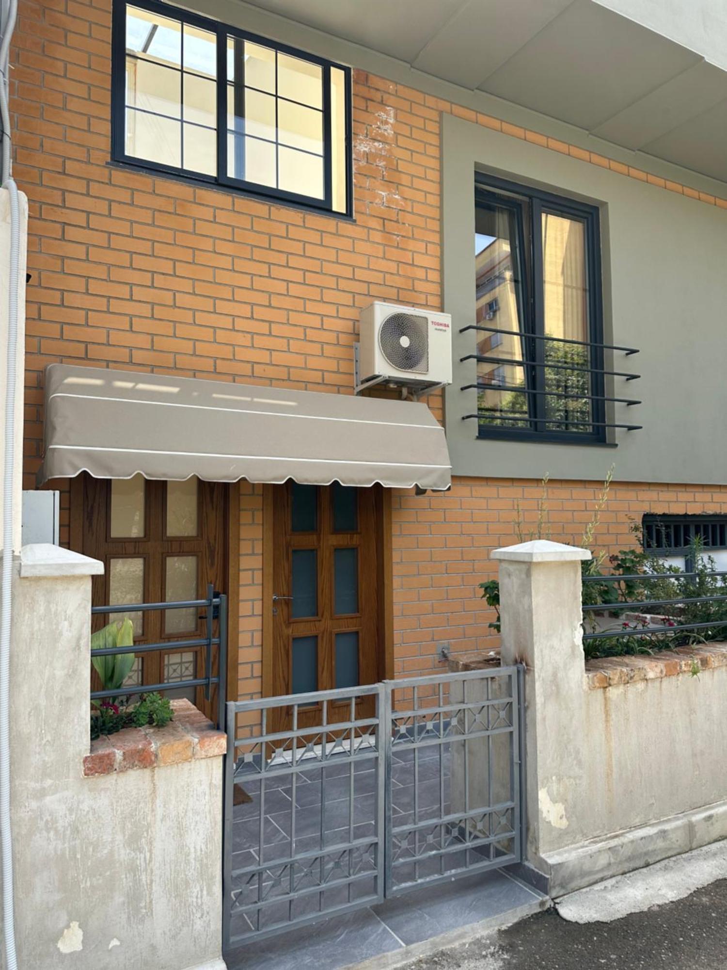 Central Comfort Suites Тирана Экстерьер фото