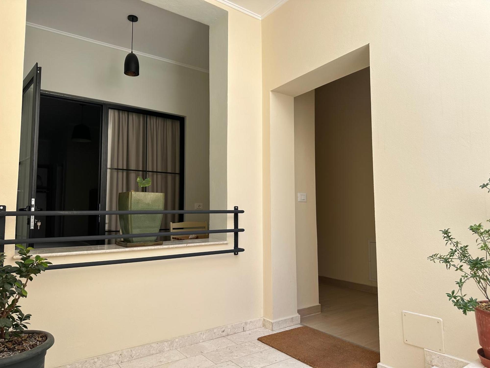 Central Comfort Suites Тирана Экстерьер фото