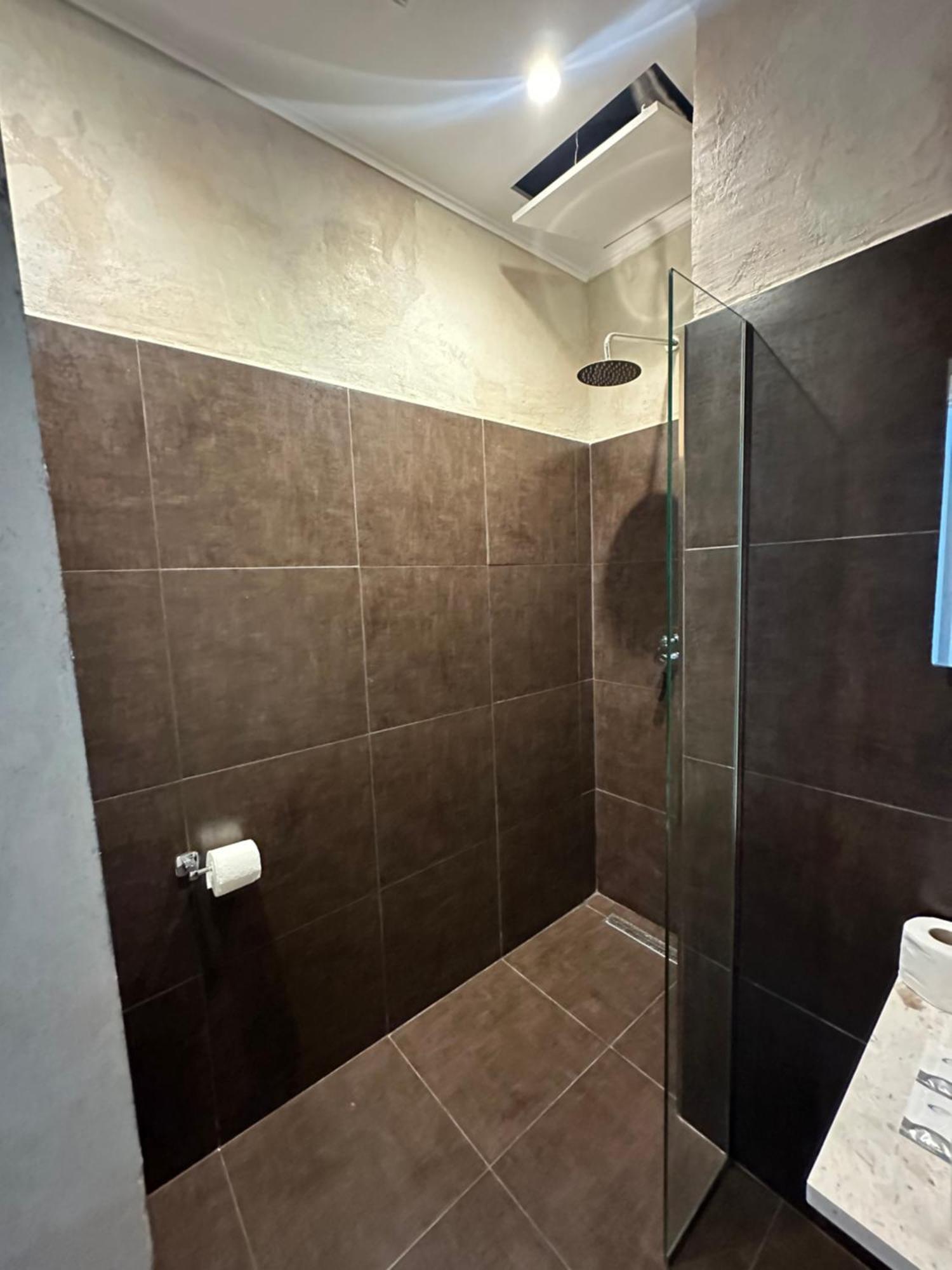 Central Comfort Suites Тирана Экстерьер фото