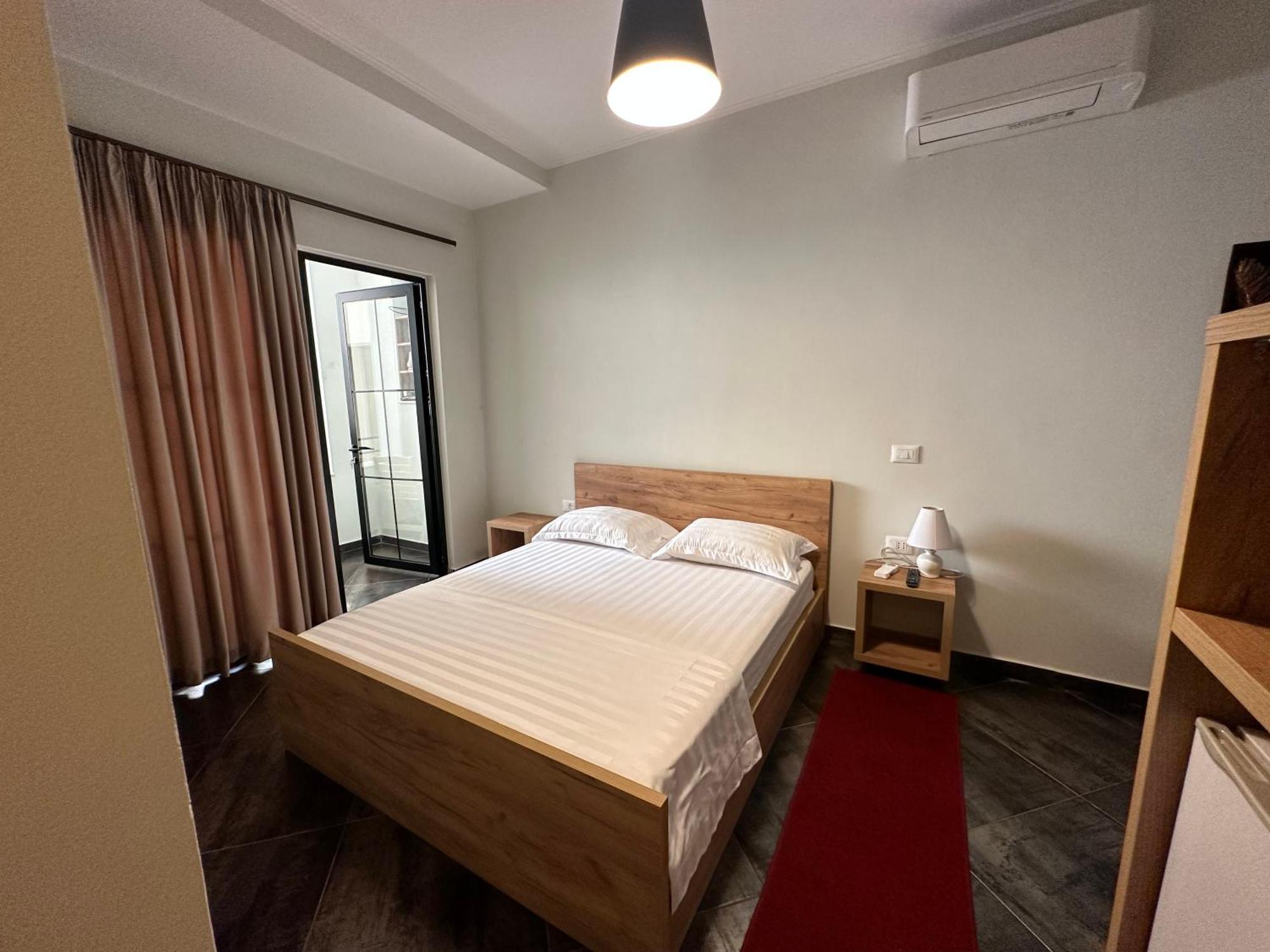 Central Comfort Suites Тирана Экстерьер фото