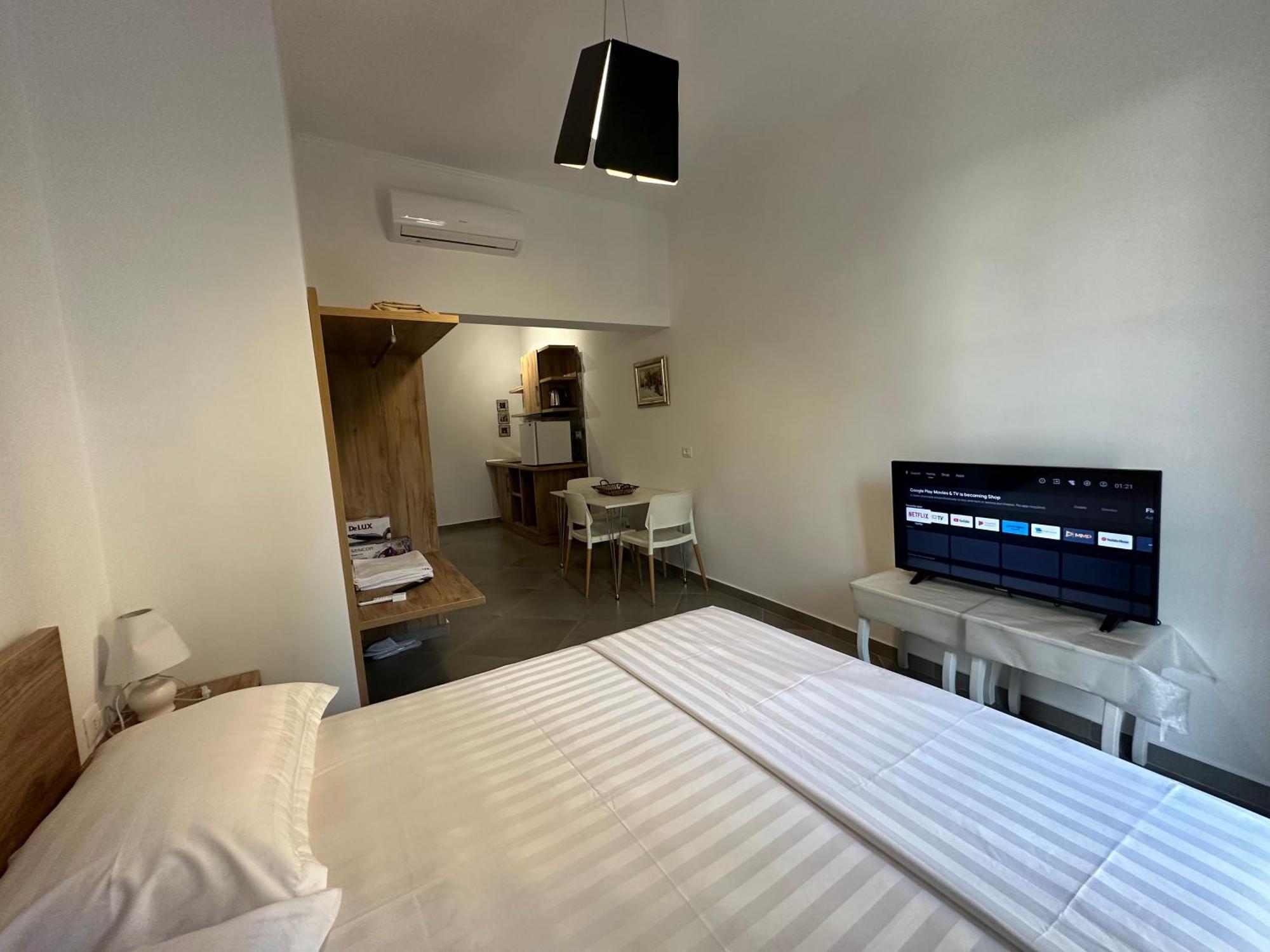Central Comfort Suites Тирана Экстерьер фото