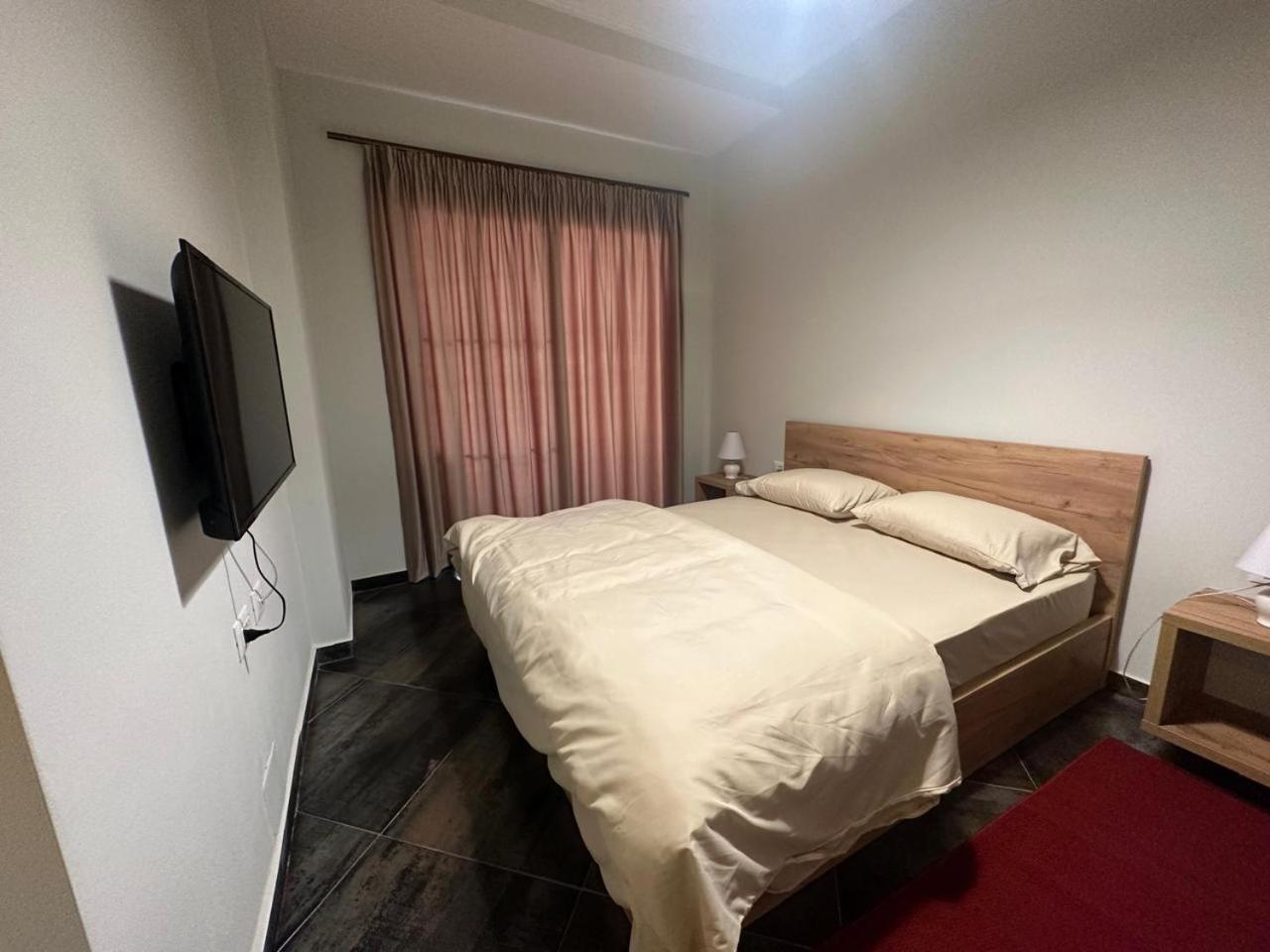 Central Comfort Suites Тирана Экстерьер фото