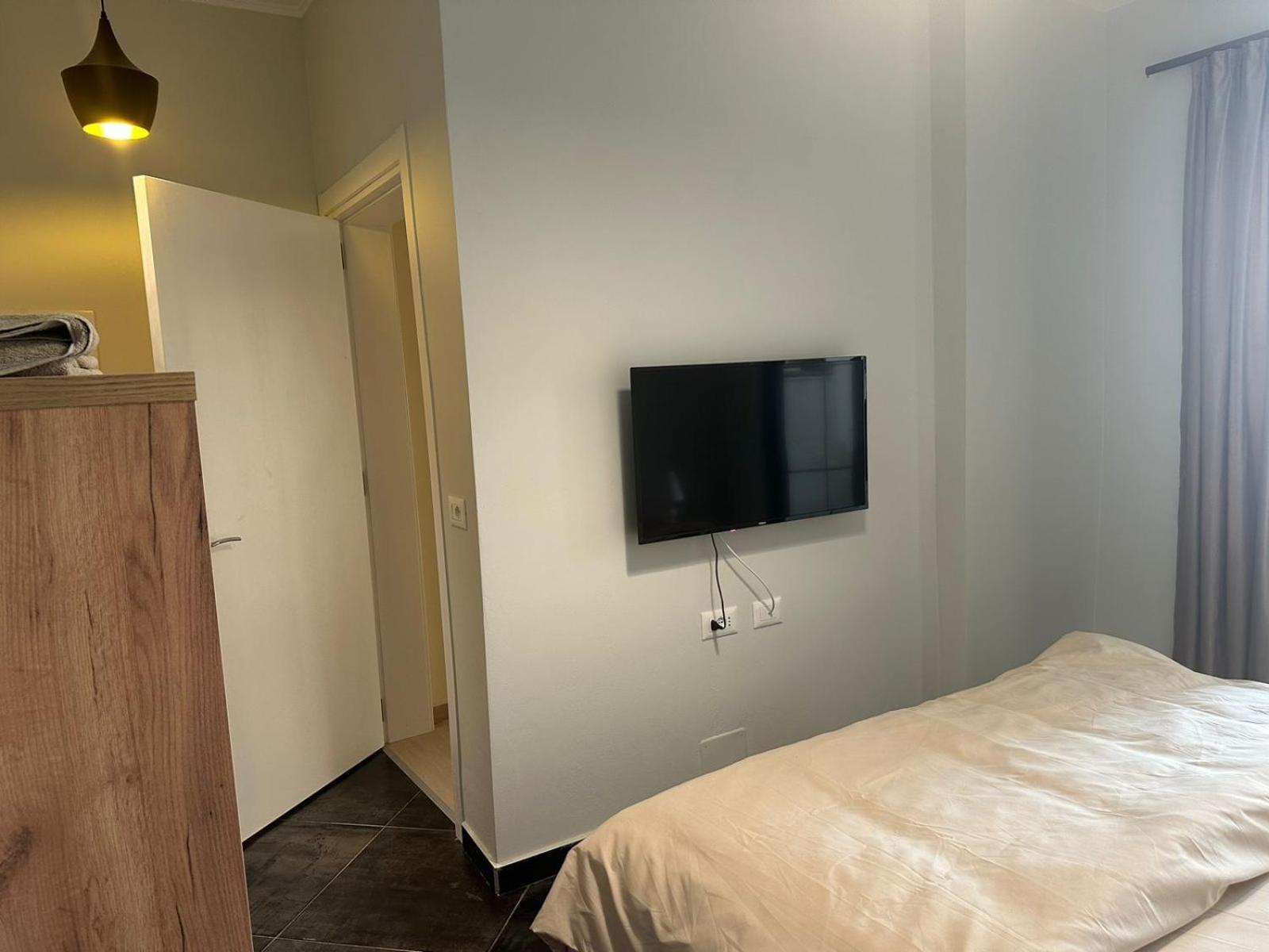 Central Comfort Suites Тирана Экстерьер фото