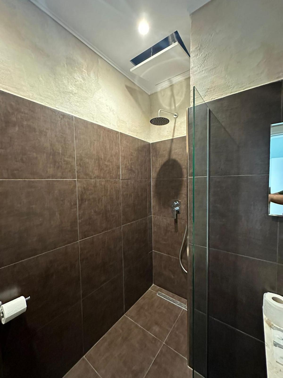 Central Comfort Suites Тирана Экстерьер фото